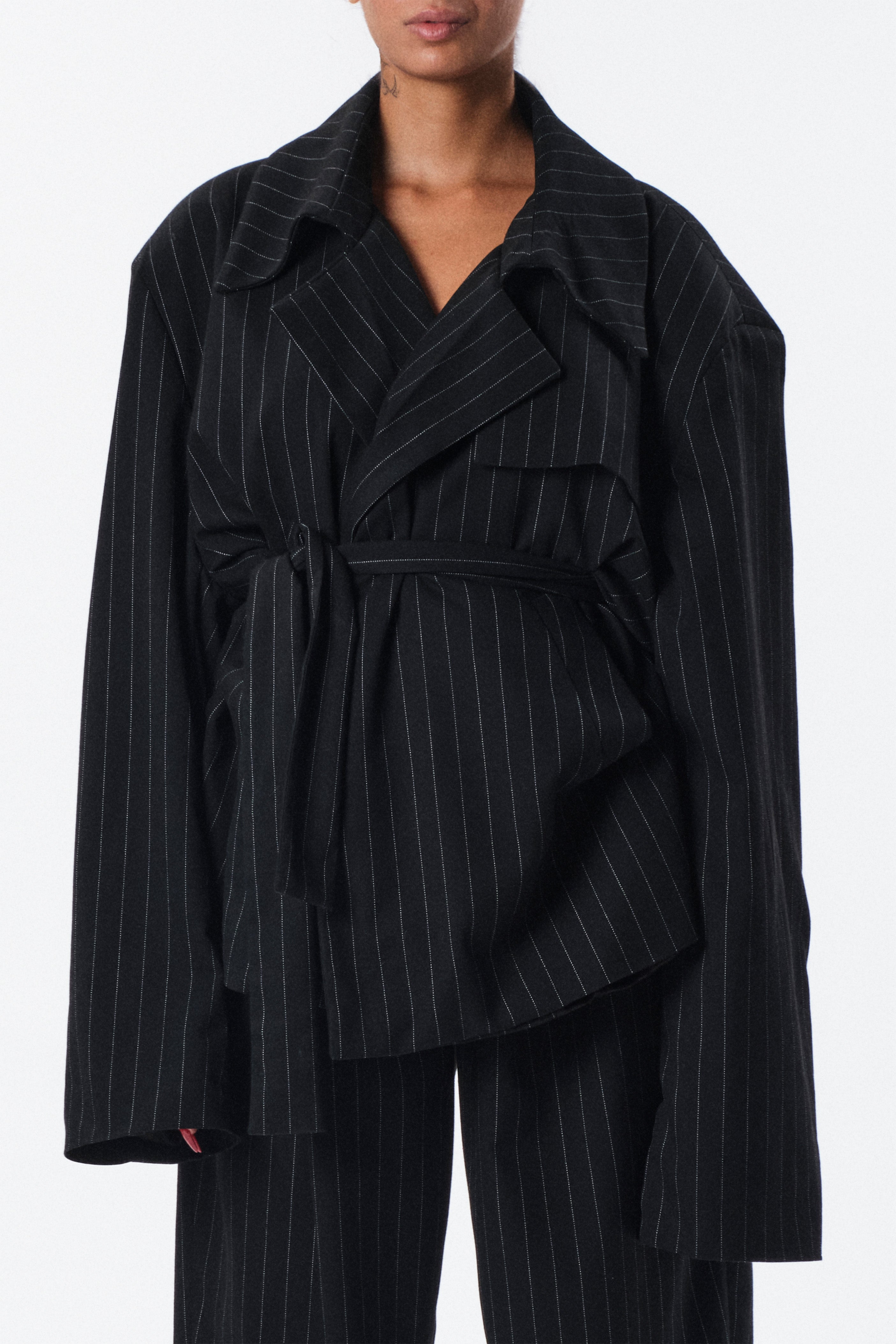 Giacca big shoulder gessata nera